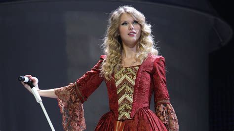 Feb 15, 2022 ... The song, which Swift wrote in 20 minutes on her bedroom floor, centers on the classic tale of star-crossed lovers, Romeo and Juliet; however, ...